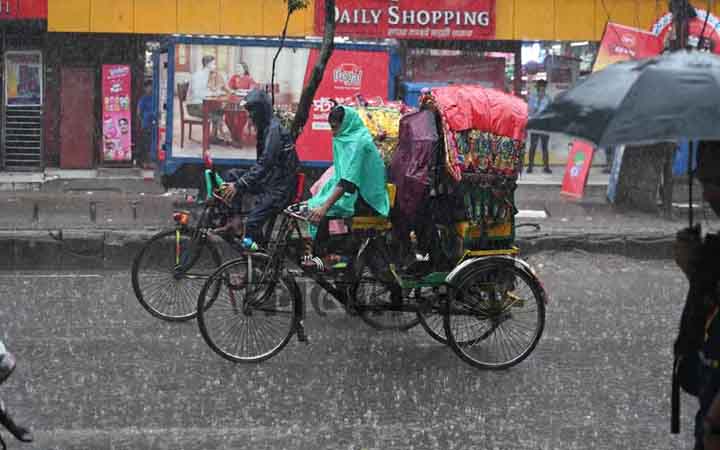 রাজধানীতে সকাল থেকে বৃষ্টি, থামবে কখন?