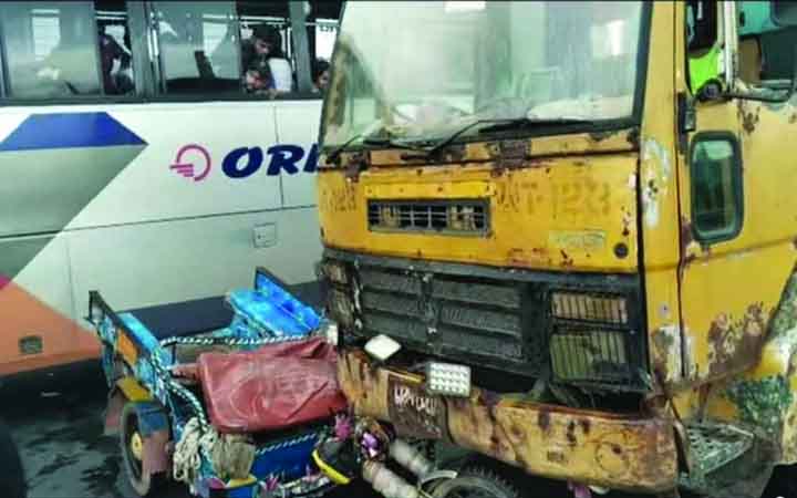 বগুড়ায় পানির ট্যাংকারের ধাক্কায় অটোভ্যান চালক নিহত