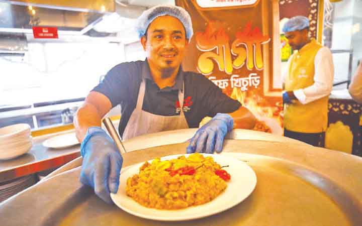 স্বাদ আর ঐতিহ্যের মিশেলে অতুলনীয় ‘নাগা বিফ খিচুড়ি’