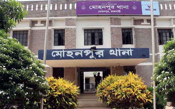 নিয়ন্ত্রণ হারিয়ে বালুবোঝাই ট্রাকের নিচে মোটরসাইকেল, নিহত ২