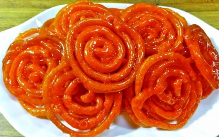 যে জিলাপি খেতে ভালোবাসেন, তার ইতিহাস জানেন?