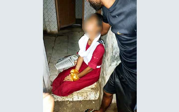 বিদ্যালয়ের বাথরুমে হাত-পা ও মুখ বাঁধা অবস্থায় ছাত্রী উদ্ধার