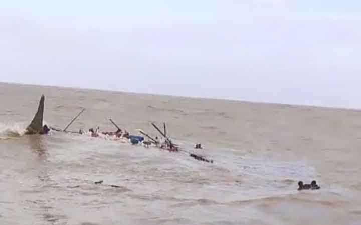 বঙ্গোপসাগরে ট্রলারডুবির ঘটনায় এখনো নিখোঁজ ৫