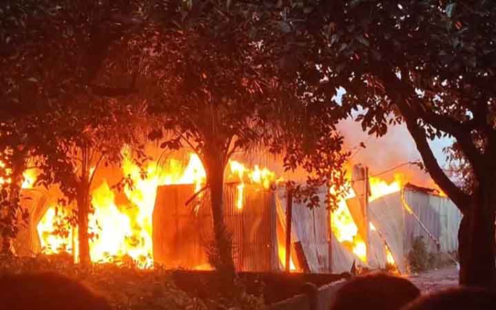 ঝুট গুদামে ভয়াবহ আগুন