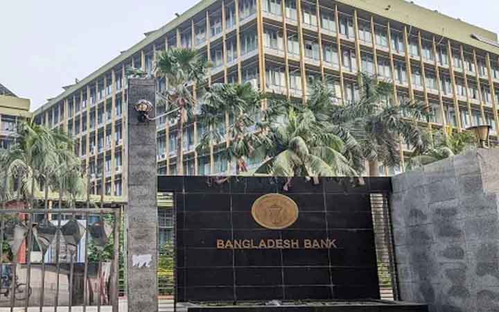 বাণিজ্যের আড়ালে অর্থপাচার : ৩০ লাখ ডলারের বেশি আমদানিতে কড়াকড়ি