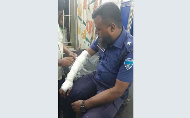 পুলিশের সঙ্গে ধস্তাধস্তি করে হাতকড়াসহ পালাল আসামি, ফের গ্রেপ্তার