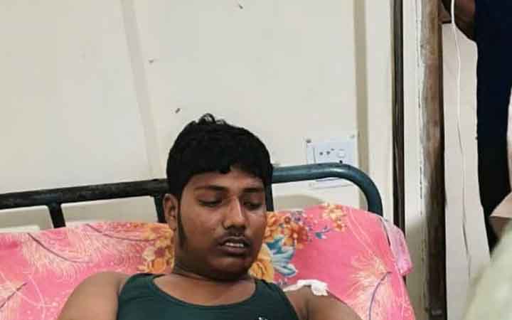 ফেসবুকে আইফোন বিক্রির বিজ্ঞাপন ইমামের, ক্রেতা সেজে এসে ছিনতাই!