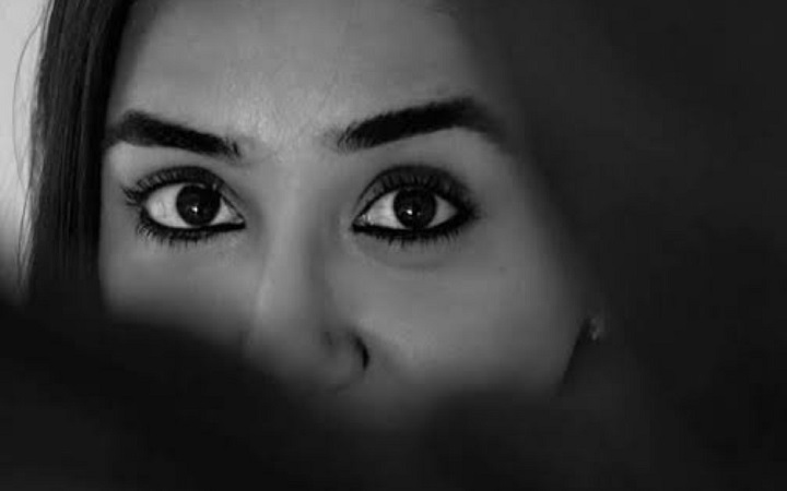 কাজল ছড়িয়ে মেকআপ নষ্ট? কাজে দেবে এই ৭ টিপস