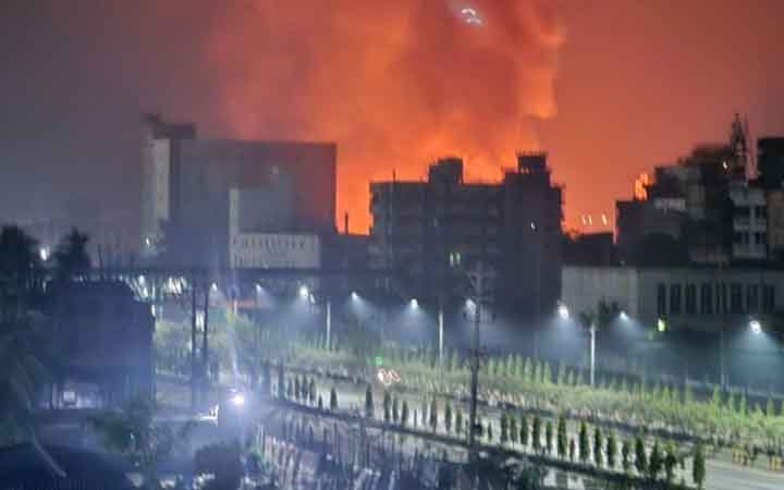 নারায়ণগঞ্জে আগুনে পুড়ল ২৬ ঝুটের গোডাউন
