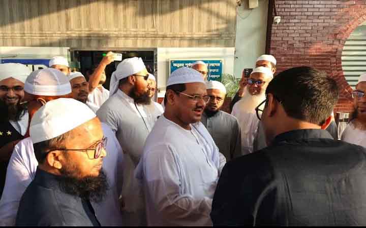 ১৪ দিনের সফরে যুক্তরাষ্ট্র গেলেন পীর সাহেব চরমোনাই