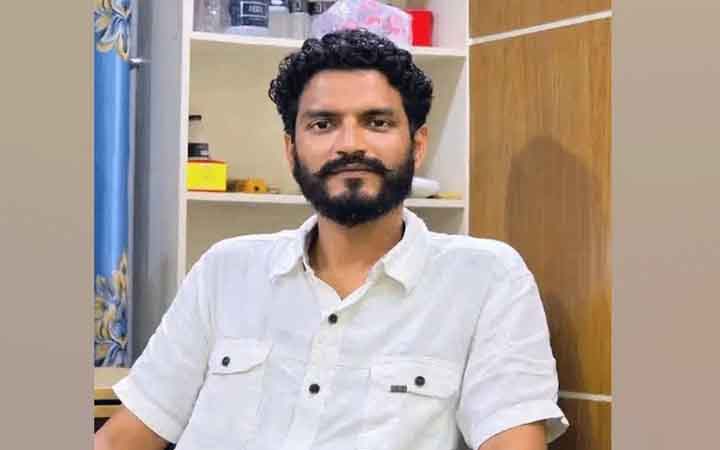 ধাওয়া দিয়ে ছাত্রদল নেতাকে কুপিয়ে জখম