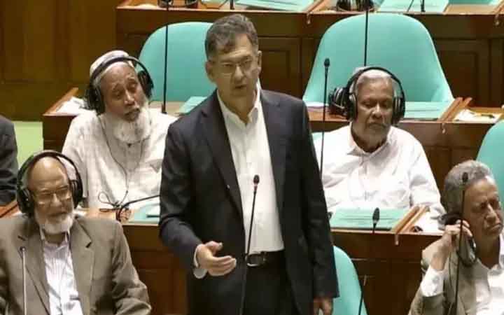 স্ত্রী পাল্টাতে পারবেন, কিন্তু প্রতিবেশীকে পাল্টাতে পারবেন না: সংসদে স্বরাষ্ট্রমন্ত্রী