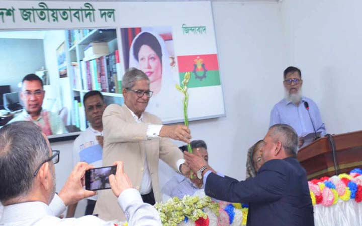 বিএনপিতে যোগ দিলেন সশস্ত্র বাহিনীর সাবেক ২৫ কর্মকর্তা