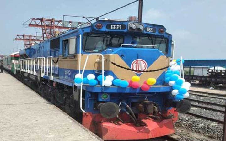 ভাড়া কমছে পদ্মা সেতুর ট্রেনে