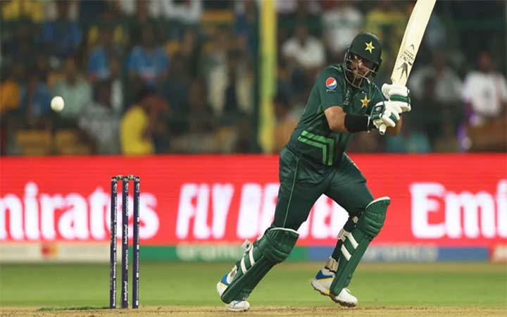 অজিদের বিপক্ষে বাবরদের সেয়ানে সেয়ানে টক্কর