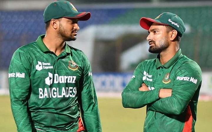 একই ফ্লাইটে ঢাকায় ফিরলেন সাকিব-লিটন