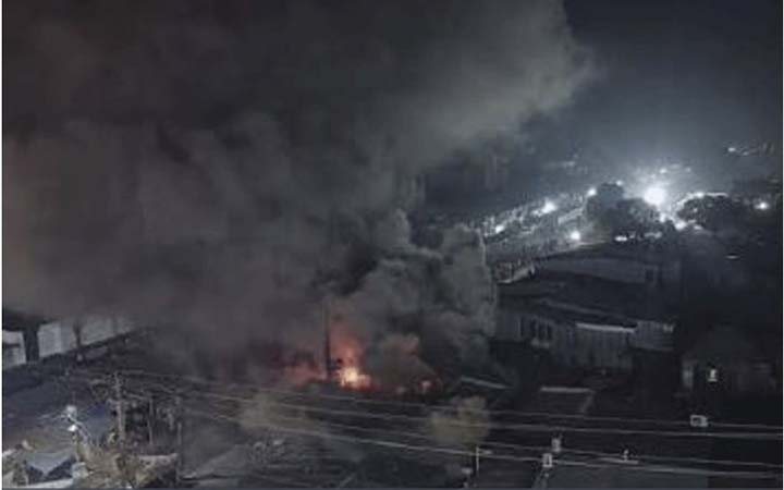 চৌমুহনীতে আগুনে পুড়ল ১৫ দোকান