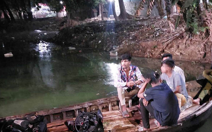চার ঘণ্টা পর অভিযান স্থগিত, উদ্ধার হয়নি লেকে ডুবে যাওয়া শিশু