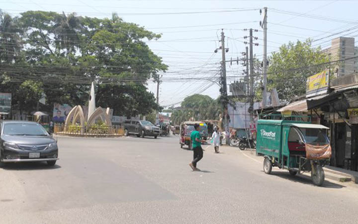 তীব্র তাপপ্রবাহে পুড়ছে যশোর