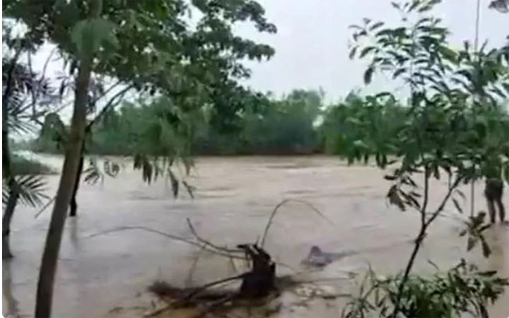 পাহাড়ি ঢলে প্লাবিত সিলেটের নিম্নাঞ্চল