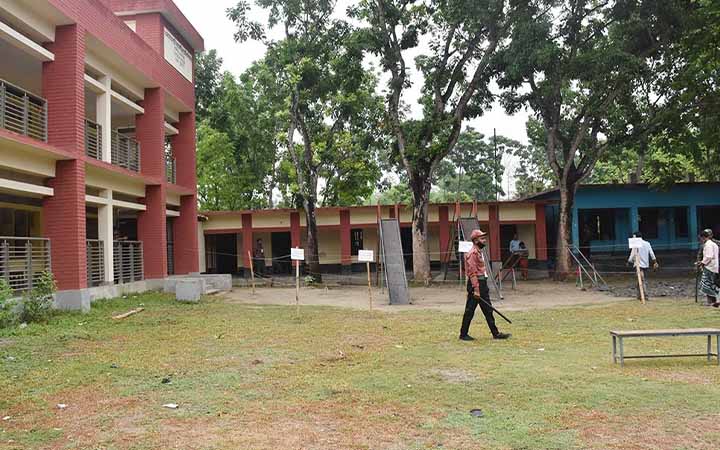রাজবাড়ীতে বেশিরভাগ ভোটকেন্দ্রে ভোটার উপস্থিতি কম