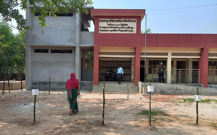 কালিয়াকৈরে উপজেলা নির্বাচনের ভোটগ্রহণ চলছে