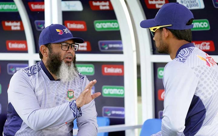 মুশতাকের সঙ্গে চুক্তি বাড়াতে প্রস্তুত বিসিবি