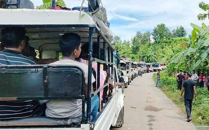সাজেক থেকে ফিরছেন আটকে থাকা পর্যটকরা