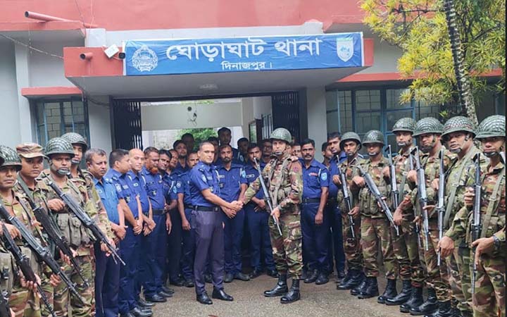 ঘোড়াঘাট থানা থেকে সরিয়ে নেওয়া হলো সেনা সদস্যদের