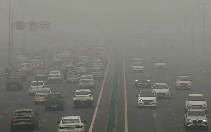 দিল্লির বাতাসে বিষাক্ত ধোঁয়াশা, বন্ধ স্কুল-কলেজ