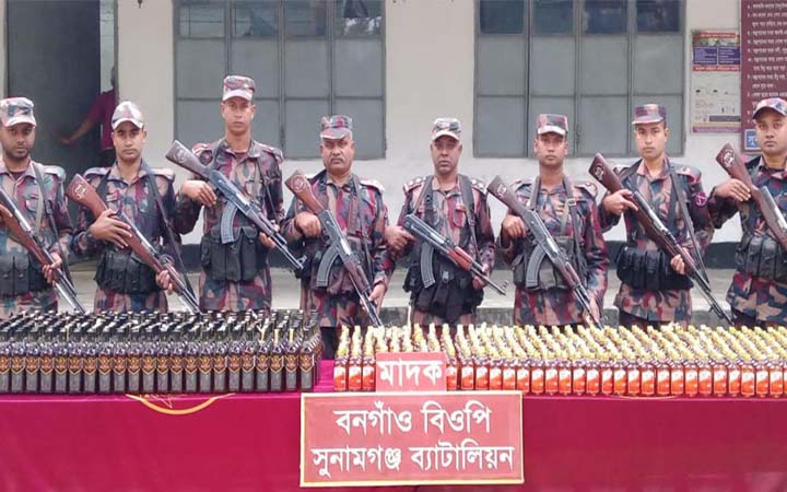 সুনামগঞ্জ সীমান্তে ৮৫৫ বোতল ভারতীয় মদ জব্দ