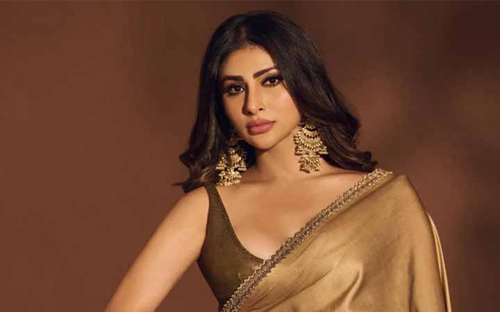 সমকামী হওয়ার প্রশ্নে মুখ খুললেন মৌনী