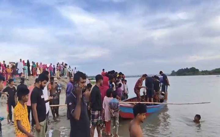 নদীতে মায়ের সঙ্গে গোসলে নেমে মেয়ে নিখোঁজ