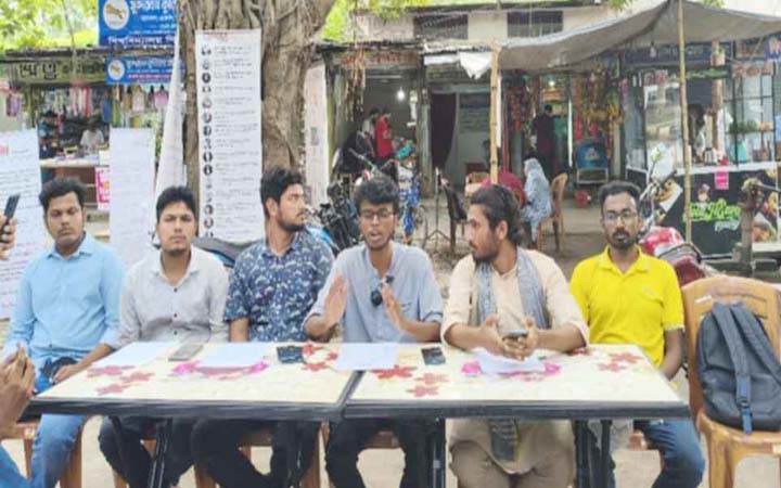 ‘গায়ে জ্বলন্ত মশাল ছুঁড়ে মারেন বাম নেতারা’