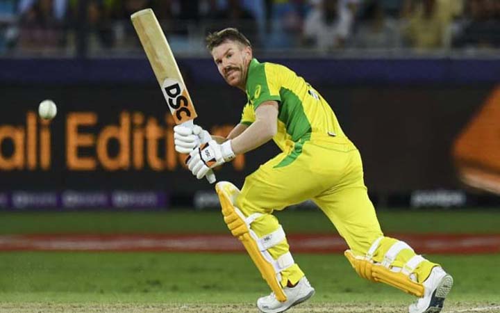 অবসরের প্রশ্নে বিরক্ত ওয়ার্নার