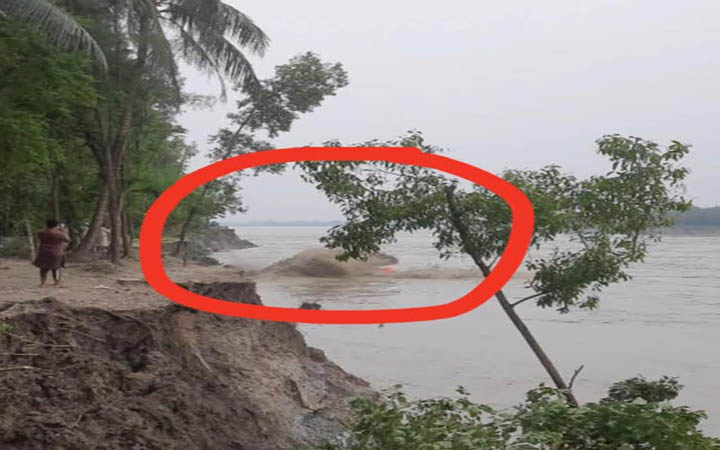 ছোট ফেনী নদীতে নৌকা উল্টে নরসুন্দর নিখোঁজ