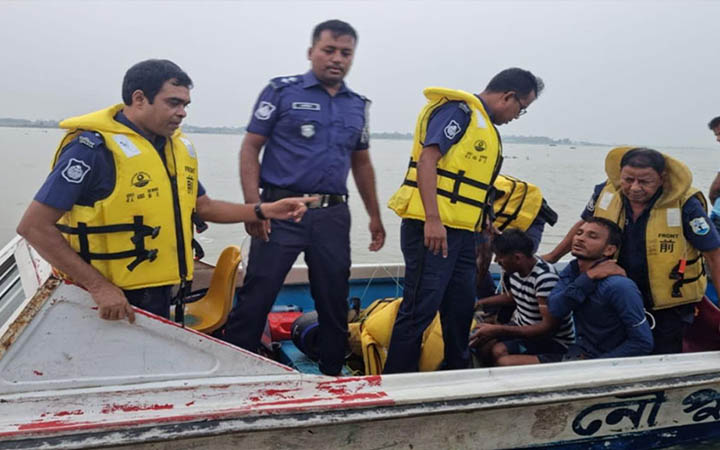 চাঁদপুরে নিষেধাজ্ঞা অমান্য করে ইলিশ ধরায় ২৭ জেলে গ্রেপ্তার