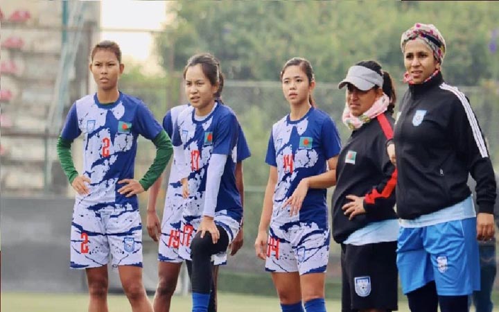 ক্যাম্পে ফিরছেন বিদ্রোহী নারী ফুটবলাররা