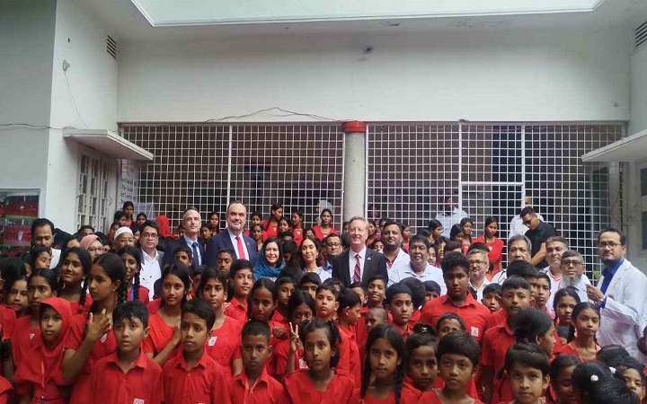 ‘সুরভি স্কুলে’ মার্কিন বিশেষ দূত, শিশু কল্যাণে সহযোগিতার আশ্বাস