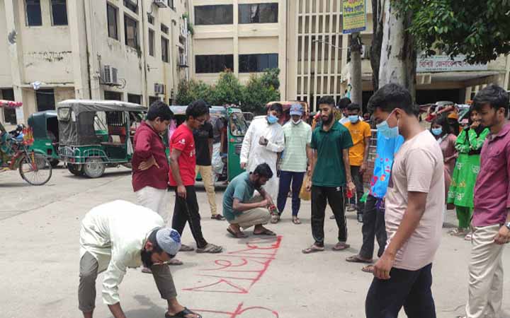 টাঙ্গাইলে শিক্ষার্থীদের ওপর বহিরাগতদের হামলার অভিযোগ