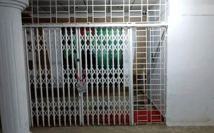 অবরোধে চবির প্রশাসনিক ভবনে ছাত্রদলের তালা