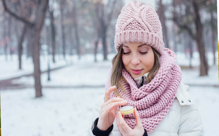 শীতে ত্বককে হাইড্রেড রাখতে যা করবেন