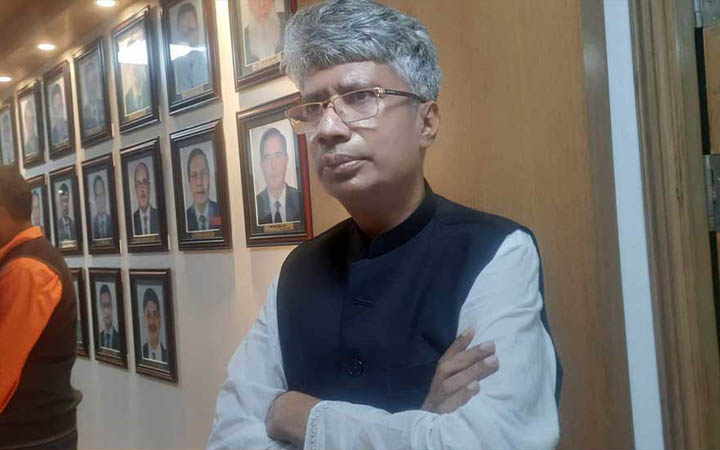 স্বতন্ত্র প্রার্থী জয়ী শুনে কমিশনারের দরবারে নৌকা প্রার্থী