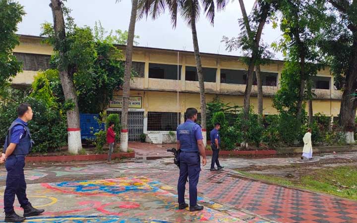 চাঁদপুরে ভোট কেন্দ্রগুলো ফাঁকা, ভোটার উপস্থিতি কম