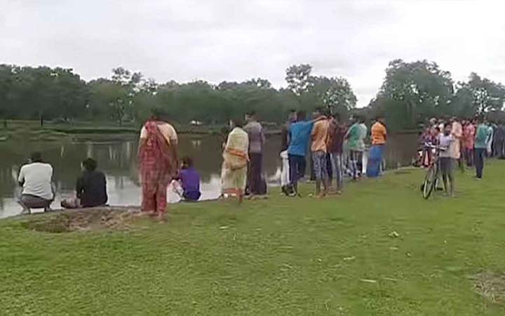 ভারত থেকে ভেসে এলো শিশুর মরদেহ