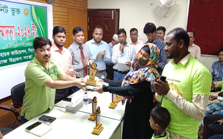 নোয়াখালীর সুবর্ণচরে সফল খামারি ও উদ্যোক্তাকে সম্মাননা প্রদান