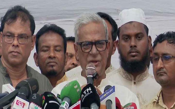 আপনি ১৮ কোটির ইউনূস, আমরা পদত্যাগ চাই না: ফারুক