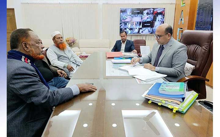 গোপালগঞ্জের তিনটি আসনে মনোনয়নপত্র জমা দিচ্ছেন প্রার্থীরা