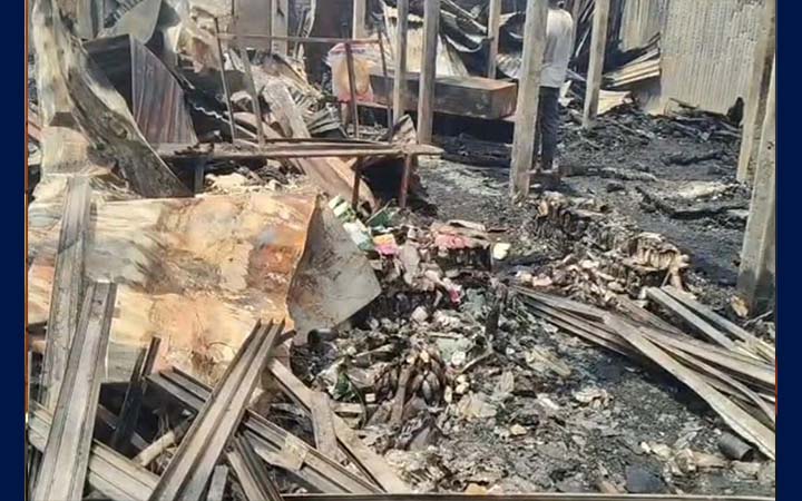 নোয়াখালীতে আগুনে ৭ দোকান পুড়ে ছাই