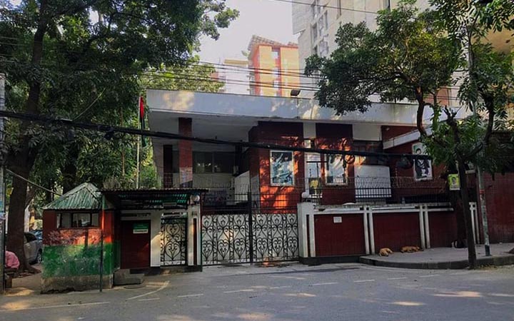 খালেদা জিয়ার রাজনৈতিক কার্যালয়ে পুলিশ